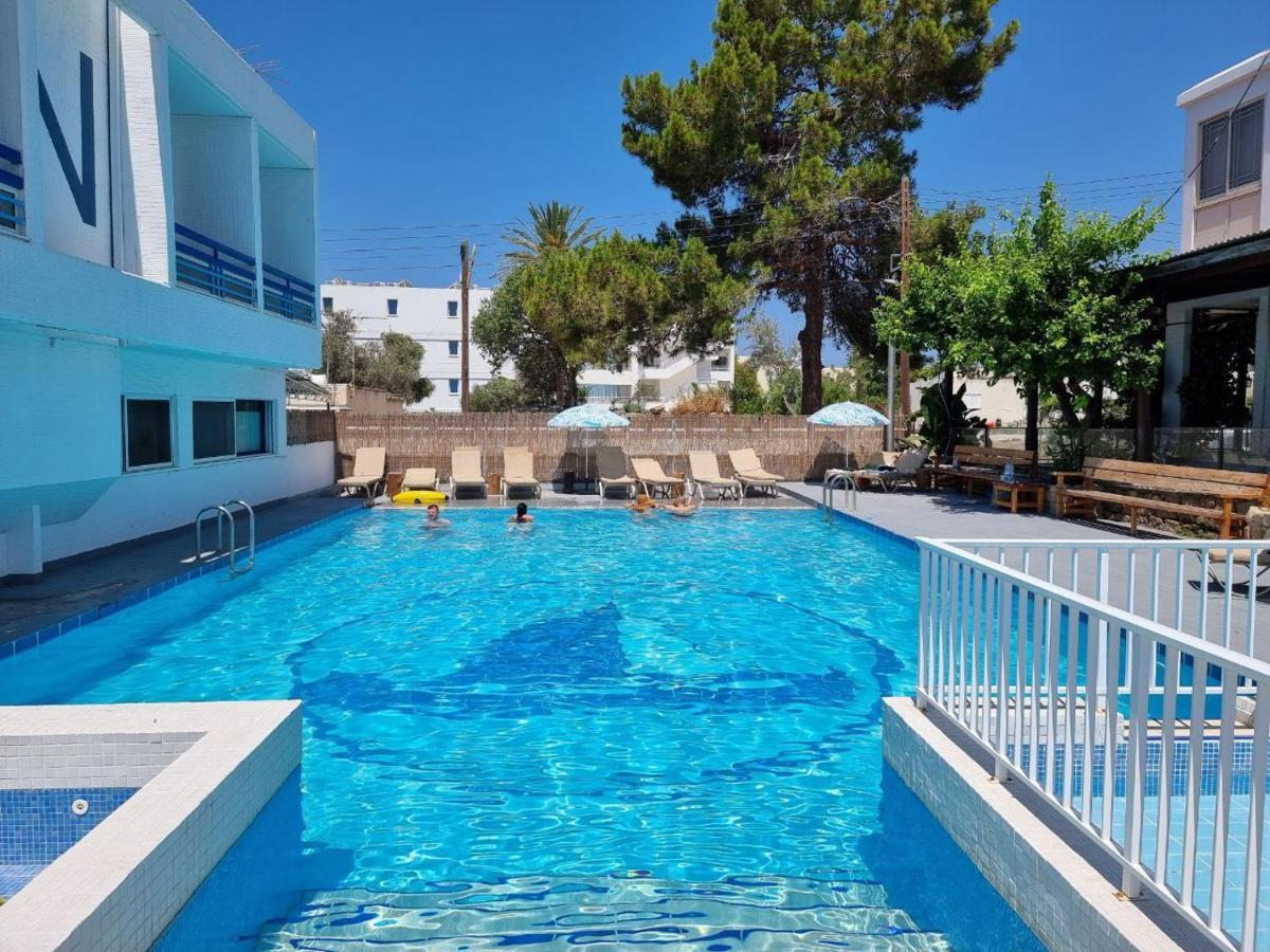 Nereus Hotel Paphos Exteriör bild