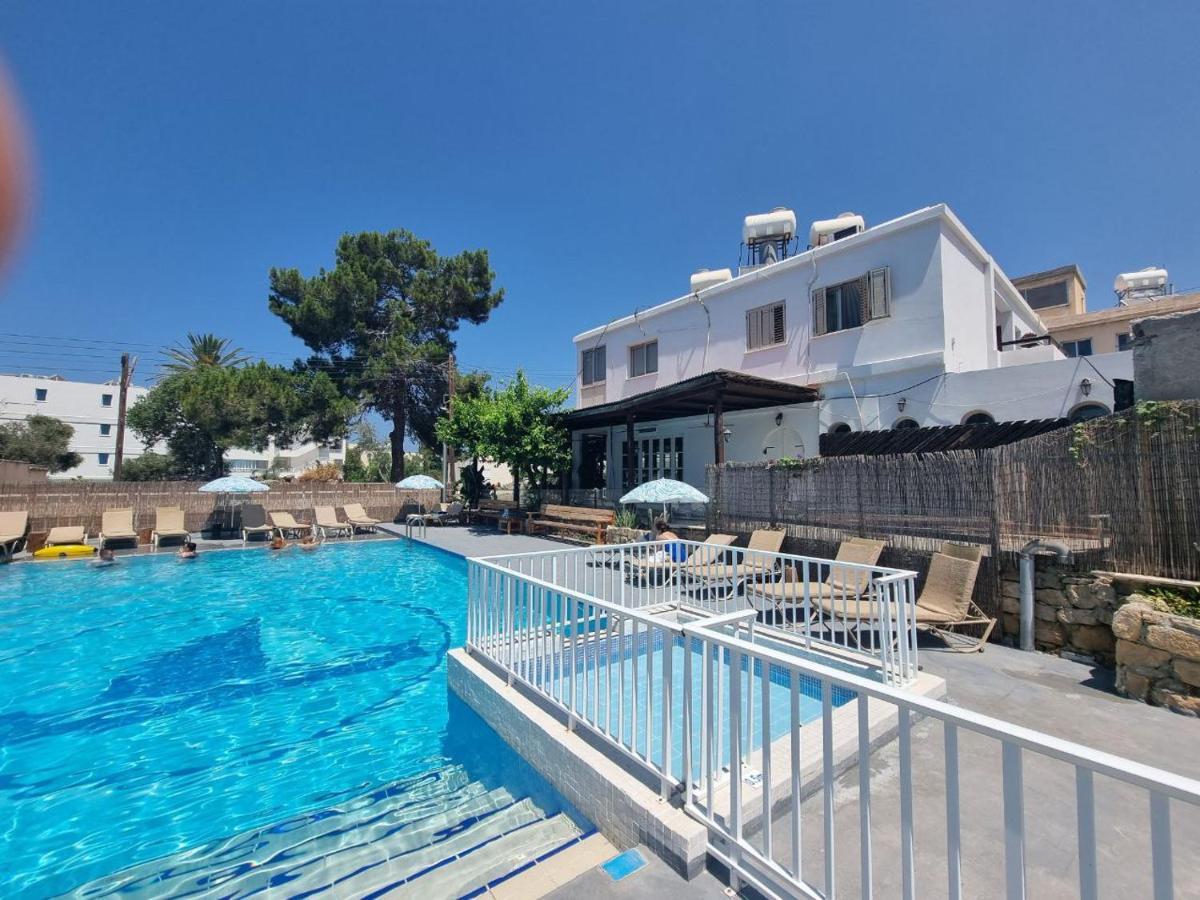 Nereus Hotel Paphos Exteriör bild