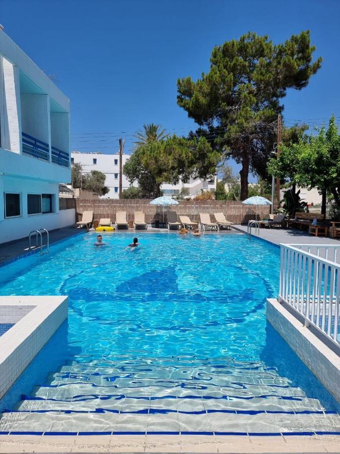 Nereus Hotel Paphos Exteriör bild