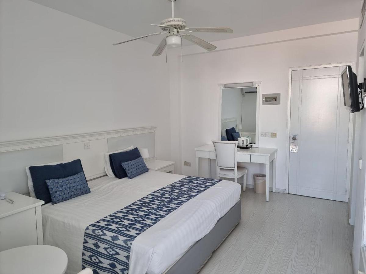 Nereus Hotel Paphos Exteriör bild
